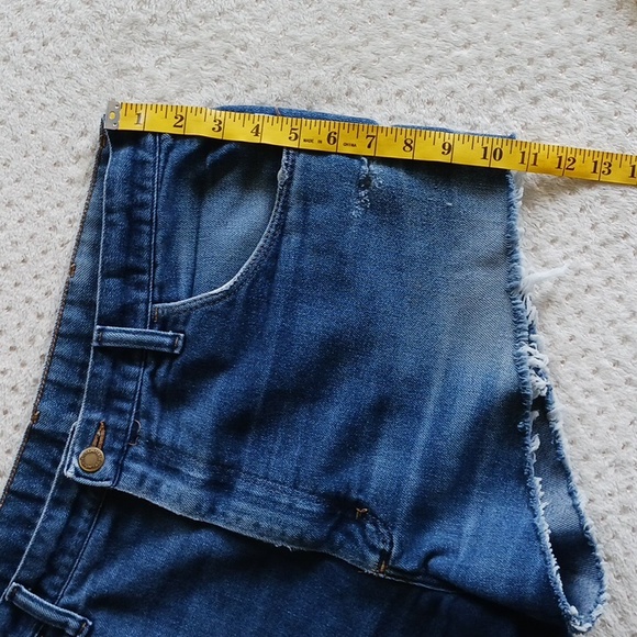 Vintage 1970's wrangler cheeky cut off jean shorts - Picture 6 of 12